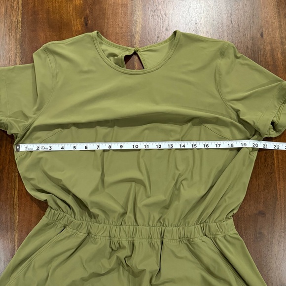 Lululemon Lightweight High-Neck Romper Bronze Green Size 10 Travel Casual - Picture 8 of 10